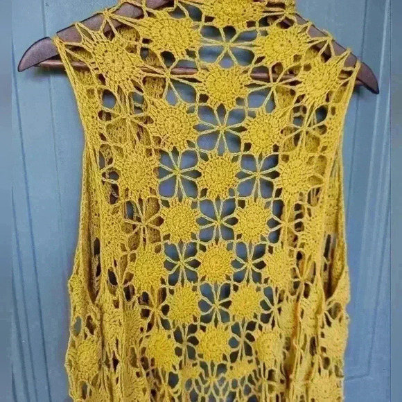 Daytrip Crochet Vest - Picture 4 of 5